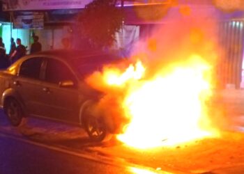 Geger! Mobil Sedan Terbakar di Jalan A Yani
