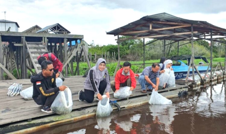 Pemko Lepasliarkan 14 Ribu Benih Ikan di Danau Tundai