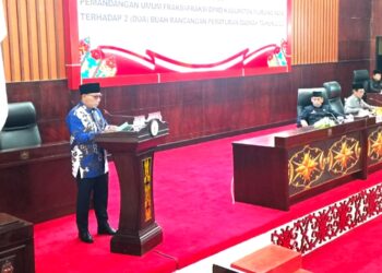 Fraksi DPRD Berikan Pandangan Terhadap Dua Raperda