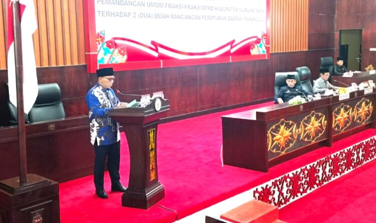 Fraksi DPRD Berikan Pandangan Terhadap Dua Raperda