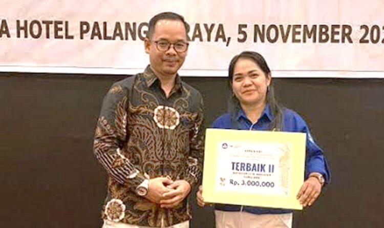 Guru SMAN 1 Tamiang Layang Raih Penghargaan Guru Inovatif Se-Kalteng
