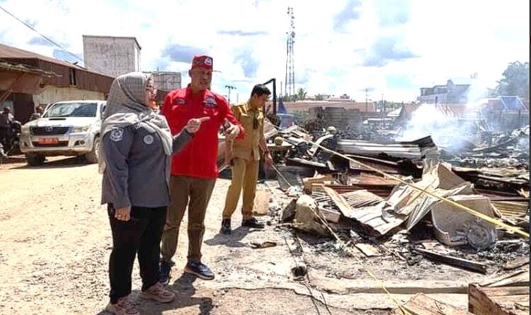 Wabup Tinjau Korban Kebakaran Pasar Simpang Sebabi Telawang