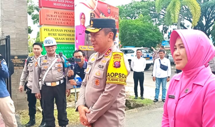 Kapolda Kalteng Kunker Kapuas, Disambut Ritual Potong Pantan