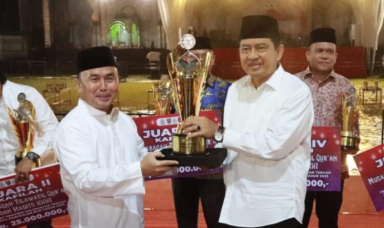 Gubernur Sugianto Sabran Berikan Doorprize 32 Paket Umroh di Penutupan MTQH XXXI Tingkat Provinsi Kalteng