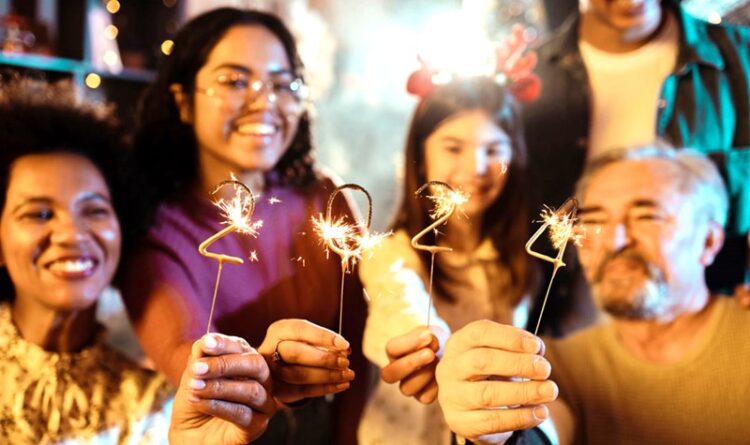 Tidak Ikut Pesta Kembang Api, Berikut Cara Seru Rayakan Malam Tahun Baru di Rumah