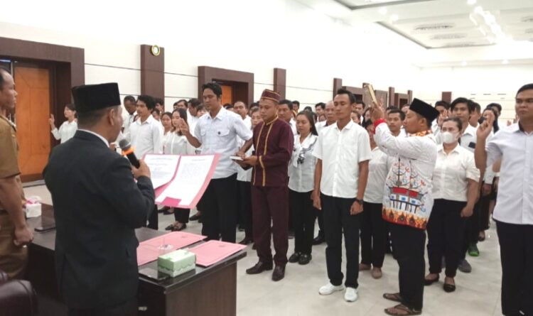 93 Orang Pengawas TPS Kecamatan Kurun diLantik