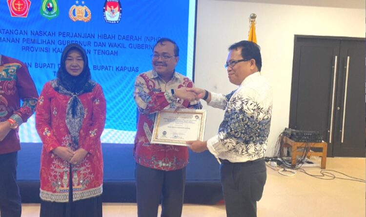Dinsos Kapuas Raih Penghargaan Dari Ombudsman RI