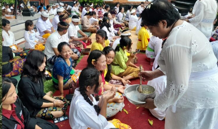Umat Hindu di Palangka Raya Rayakan Hari Raya Galungan Dengan Khusyuk