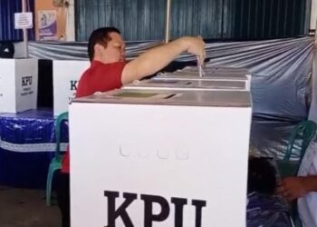 Waket 1 DPRD Kapuas Gunakan Hak Pilih di TPS 008 Selat Barat