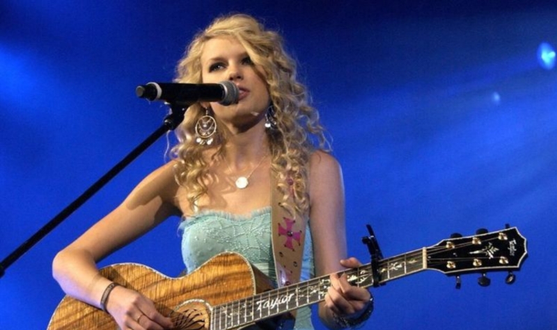Referensi Outfit saat Nonton Konser Taylor Swift Sesuai Albumnya
