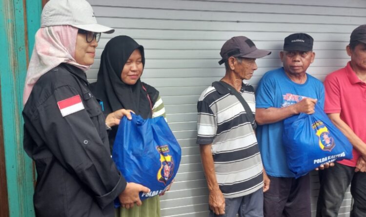 Pemkot Palangka Raya dan Polda Kalteng Salur 1.500 Paket Sembako Bantu Korban Banjir