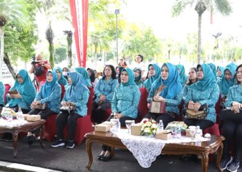 Tim PKK Kalteng Ikuti Gertam Cabai Serentak