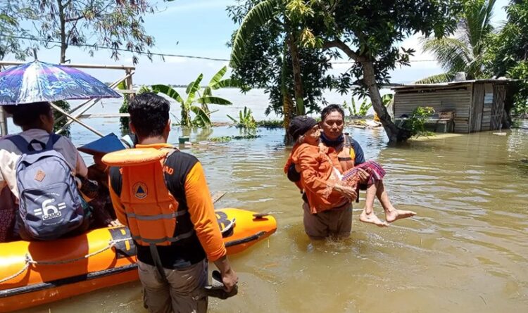 Petugas Kesehatan Terbiasa Dengan Bencana Banjir