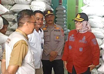 Bersama Pj.Walikota, Polsek Pahandut Pantau SPHP Jelang Bulan Ramadhan 1445 Hijriah