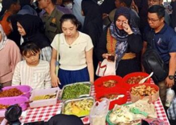 Warga Non Muslim Juga Turut Menikmati Keberadaan Pasar Wadai Ramadhan