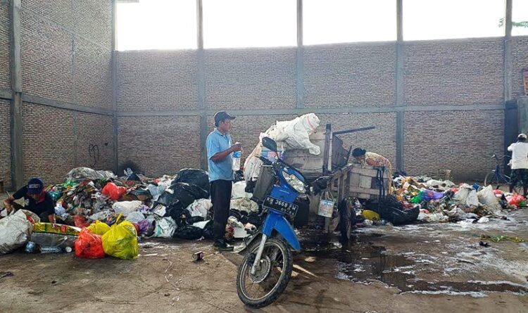 DLH : 27 Tahun, Ratusan Ribu Ton Sampah di TPA Pal 14