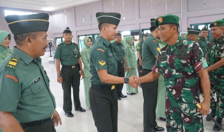 Dandim 1011/Klk Pimpin Upacara Korps Raport Kenaikan Pangkat 18 Anggota TNI AD