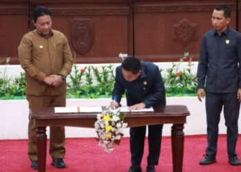 Edy Pratowo Sampaikan Pidato Gubernur terhadap Tiga Raperda Provinsi Kalteng