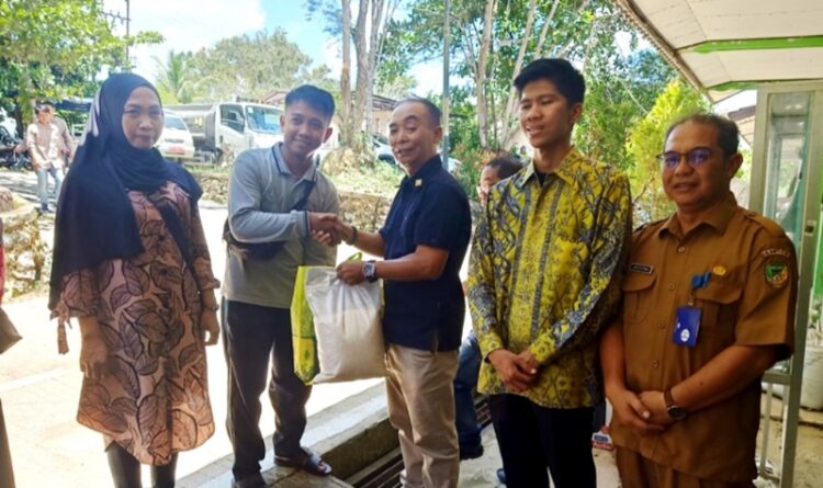 Dinas PUPR Barito Utara Bagikan 140 Paket Sembako, MBG Bagikan Zakat