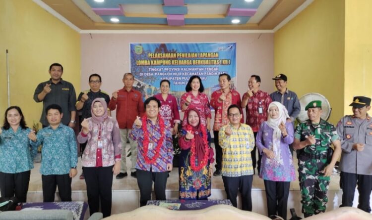 Tim Penilai Lomba Kampung KB Kalteng Verifikasi Desa Pangoh Hilir