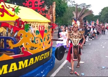 Pawai Karnaval Budaya Meriahkan Hari Jadi Kota Kuala Kapuas 2018