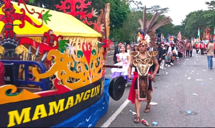 Pawai Karnaval Budaya Meriahkan Hari Jadi Kota Kuala Kapuas 2018
