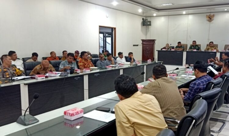Asisten Sekda Pimpin Rapat Mediasi Antara PT MUTU dengan Masyarakat Desa Muara Mea.