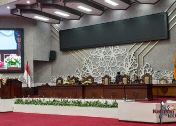 DPRD Kalteng Bahas Empat Raperda di Rapat Paripurna ke - 5