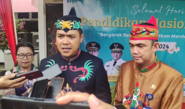 Momentum Hardiknas, Disdik Kalteng Salurkan Penerima Program TABE dan Luncurkan Aplikasi Pena Berkah