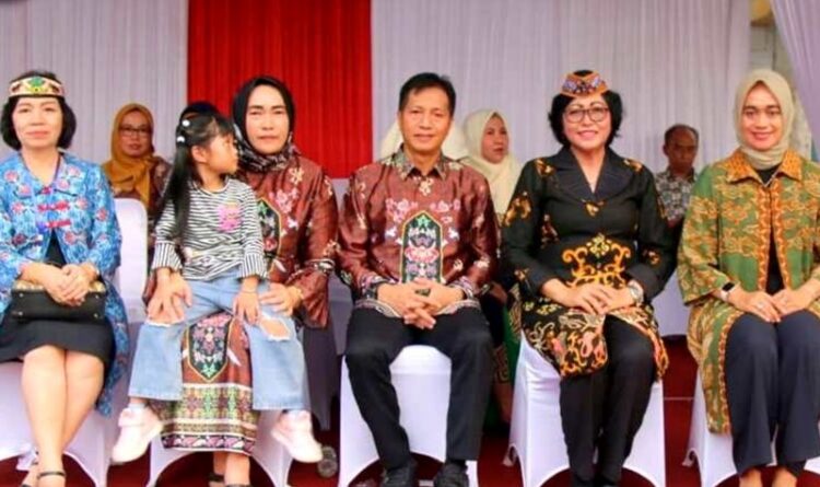 Pj Bupati dan Ketua Dekranasda Barito Utara Hadiri HUT Dekranas ke 44 di Kota Solo