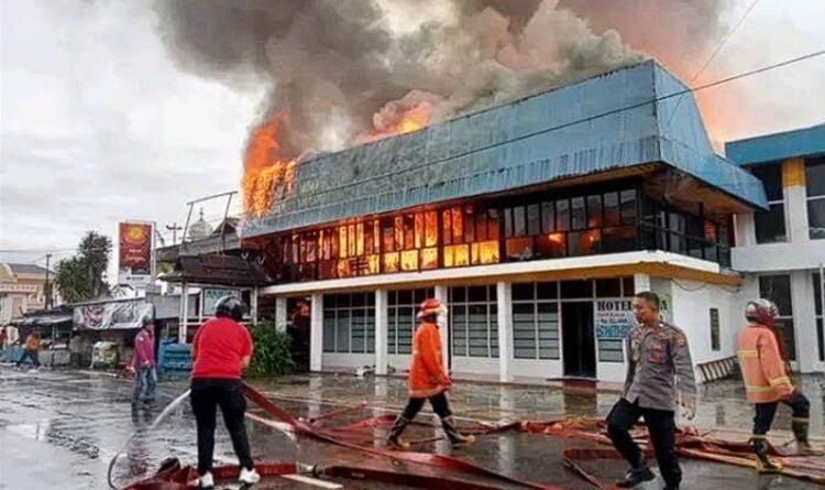 Geger, Sebuah Hotel di Buntok Hangus Terbakar