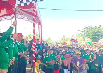 Pj Bupati Kapuas Peringati May Day Dengan Jalan Santai Bersama Buruh dan Masyarakat