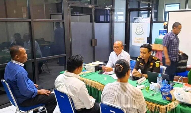 Polres Barsel Serahkan Terduga Tersangka Tipikor Pengadaan Alkes ke Kejari