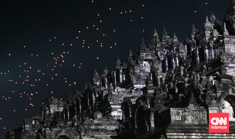 Rayakan Waisak, Sekitar 2.568 Lampion Terbang di Langit Borobudur