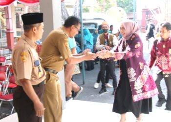 Pj Bupati Pulpis Bawa Kades Belajar Pengelolaan UMKM dan Industri Kreatif di Sukoharjo