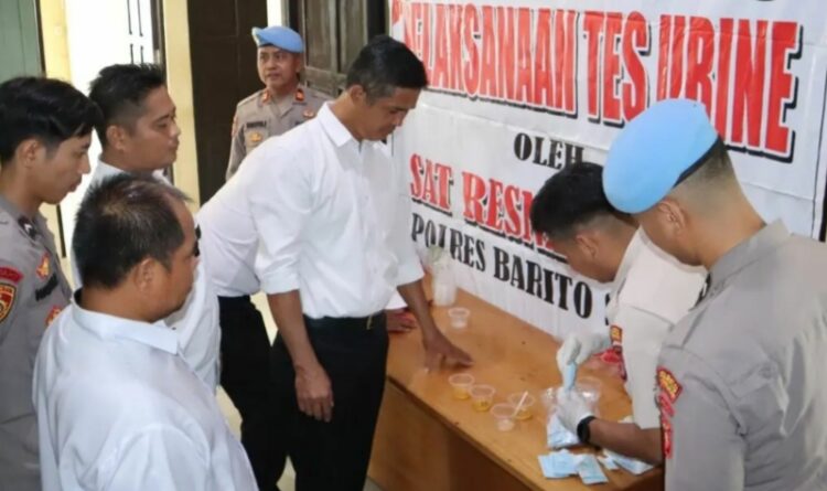 Satresnarkoba Polres Barsel Gelar Tes Urine Dadakan kepada Personel Kepolisian