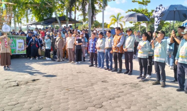 Pj Bupati Lepas Peserta Pawai Pembangunan