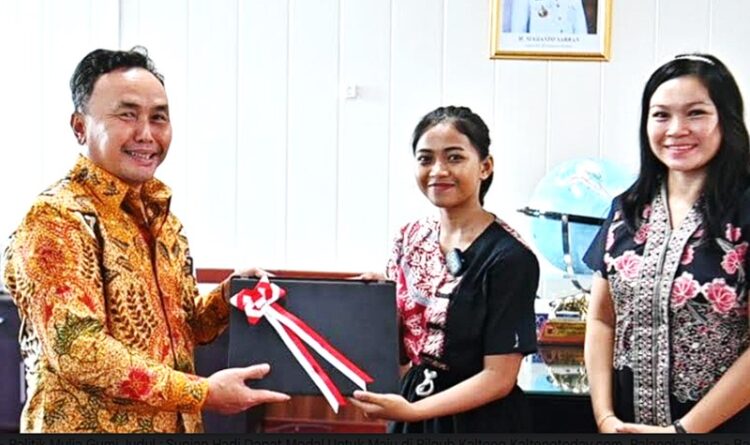 Putri, Siswa SMKN 1 Kuala Kurun Dapat Bantuan Laptop Dari Presiden Jokowi dan Beasiswa TABE