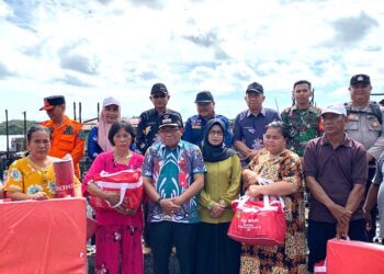 Pj Bupati Kunjungi Lokasi Kebakaran dan Menyerahkan Bantuan