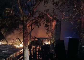 Gegara Mengisi Baterai Handphone, Rumah Malah Terbakar