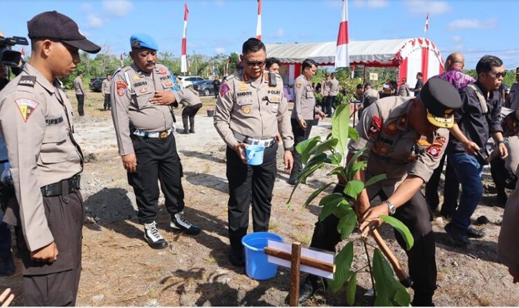 Polresta Palangka Raya Ikuti Penanaman Pohon Serentak se-Indonesia