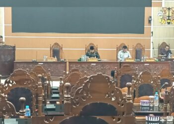 Pj Bupati Kapuas Erlin Hardi Sampaikan Jawaban Tanggapan DPRD