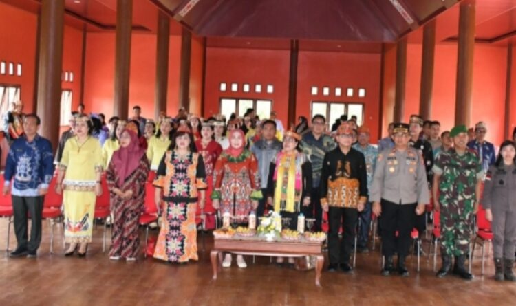 Pj Bupati Kukuhkan Lembaga Perempuan Dayak Pulang Pisau