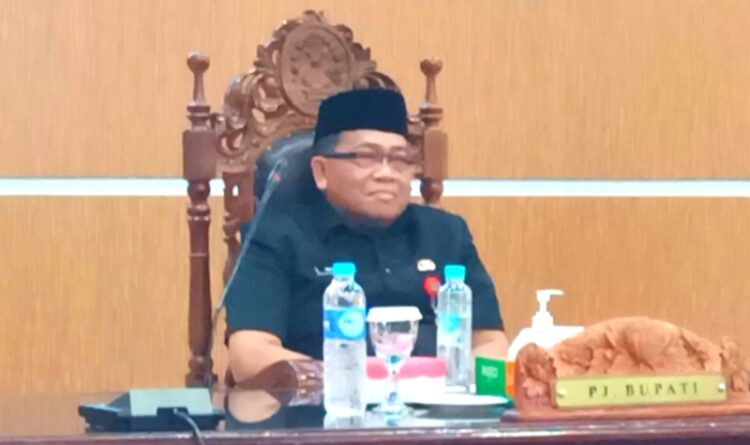 Pj Bupati Kapuas Terima Dokumen Raperda APBD TA 2023