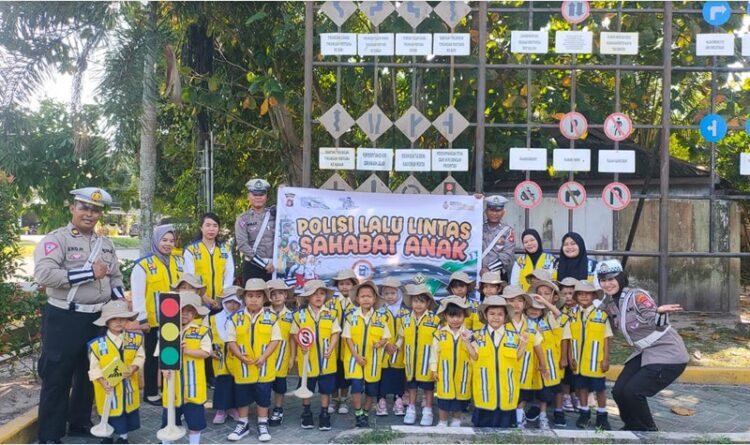 Murid TK Putra Dapat Dikmas Lantas Dari Satlantas Polresta Palangka Raya