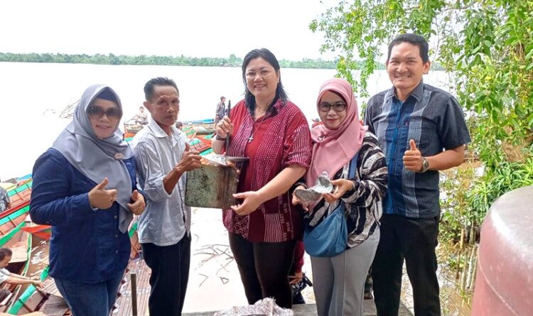 DKPP Menyerahkan 31 Unit Kapal Motor Kepada Kelompok Nelayan