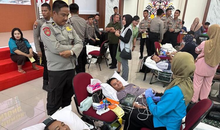 Polresta Palangka Raya Ikut Donor Darah di Korem 102 Panju Panjung dan Turut Meriahkan HUT Kodam XII/Tanjung Pura ke-66