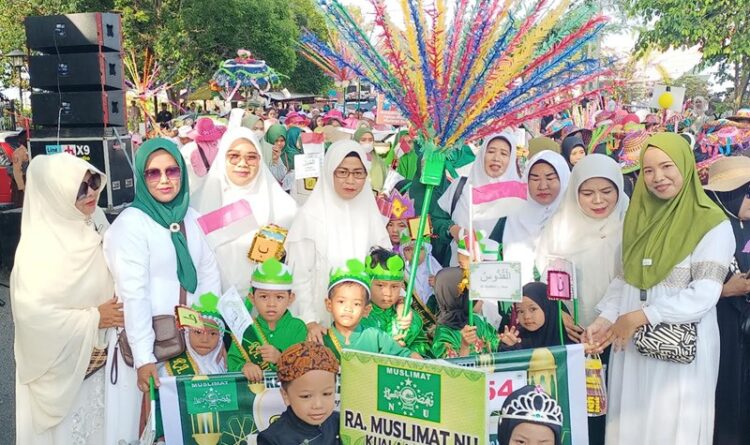 Ribuan Pelajar,Dinas,Instansi Ramaukan Pawai Tahun Baru Islam 1446 Hijriah