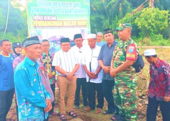 Erlin Hardi Peletakan Batu Pertama Pembangunan Masjid Noor Kelurhan Panamas