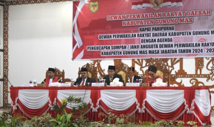 Pj Bupati Gumas Hadiri Pelantikan Anggota DPRD Gumas